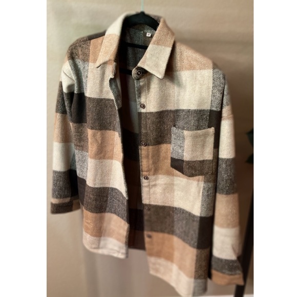 🆕Brown and taupe plaid button down shacket - Picture 5 of 5
